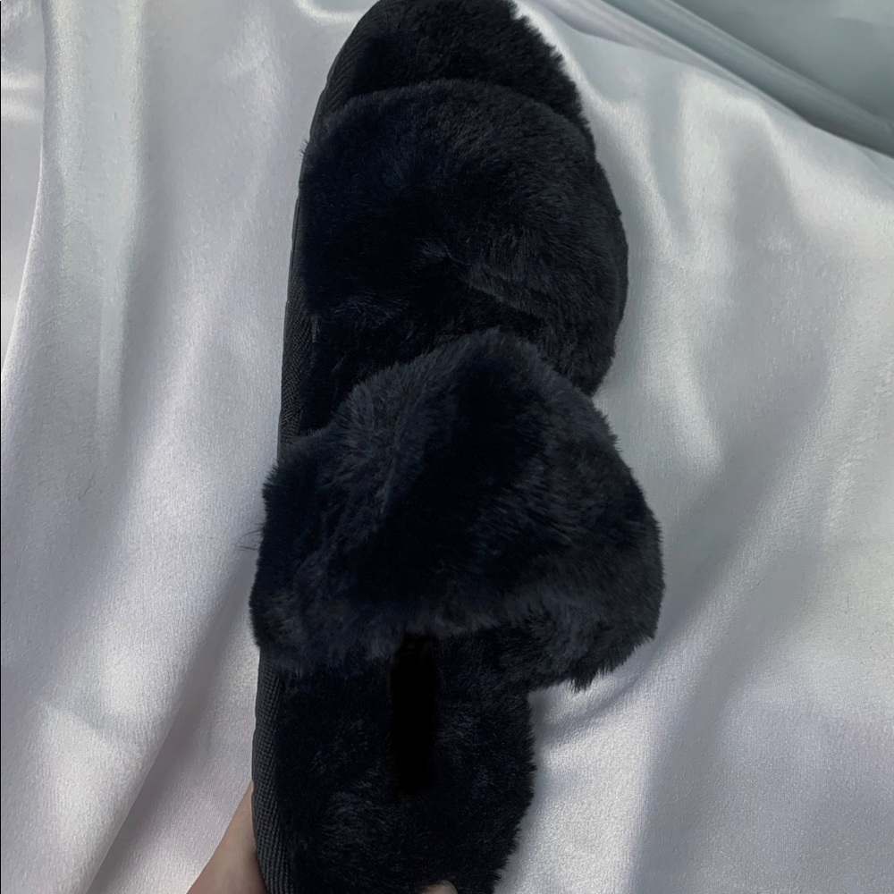 ✨New✨ Black Fuzzy Slippers - Picture 5 of 6